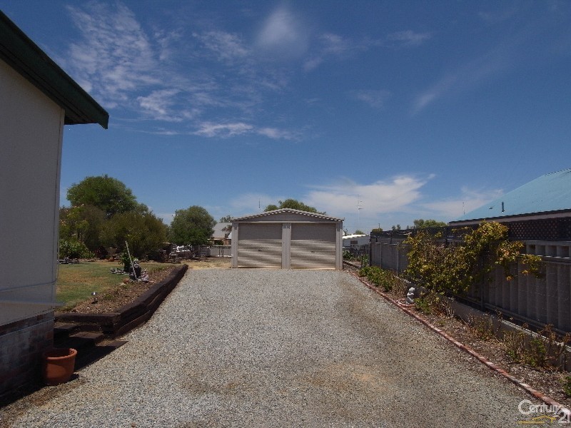 9 Harrington Street, Calingiri WA 6569
