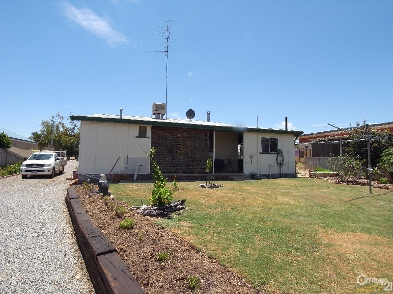 9 Harrington Street, Calingiri WA 6569