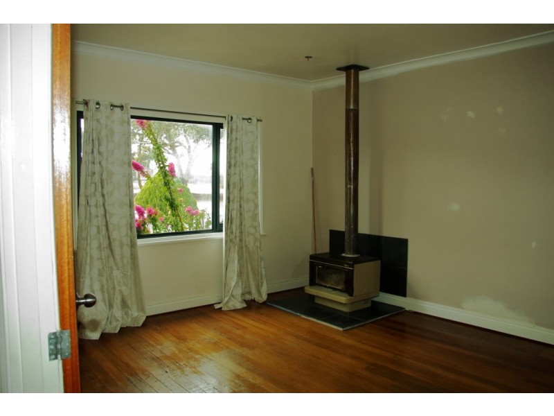 25 Mofflin Street, Calingiri WA 6569