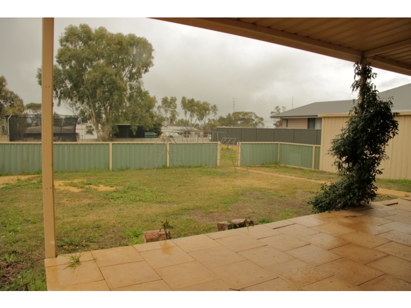 25 Mofflin Street, Calingiri WA 6569