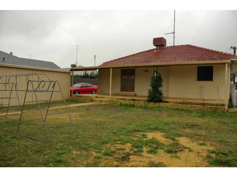 25 Mofflin Street, Calingiri WA 6569