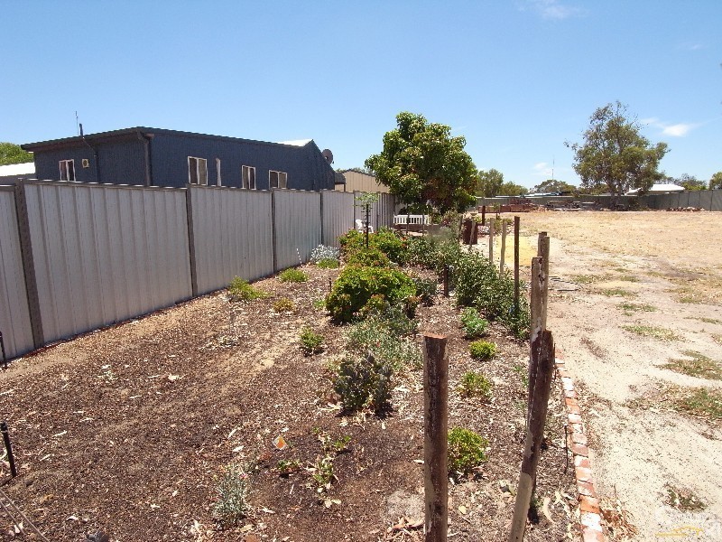 14 Harrington Street, Calingiri WA 6569