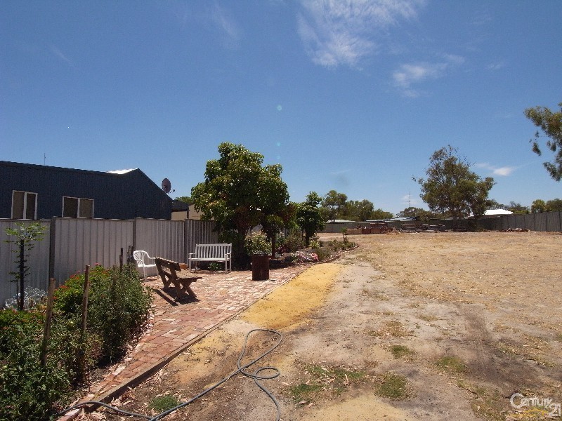 14 Harrington Street, Calingiri WA 6569