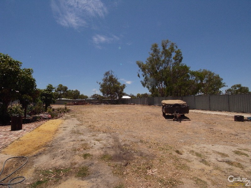 14 Harrington Street, Calingiri WA 6569