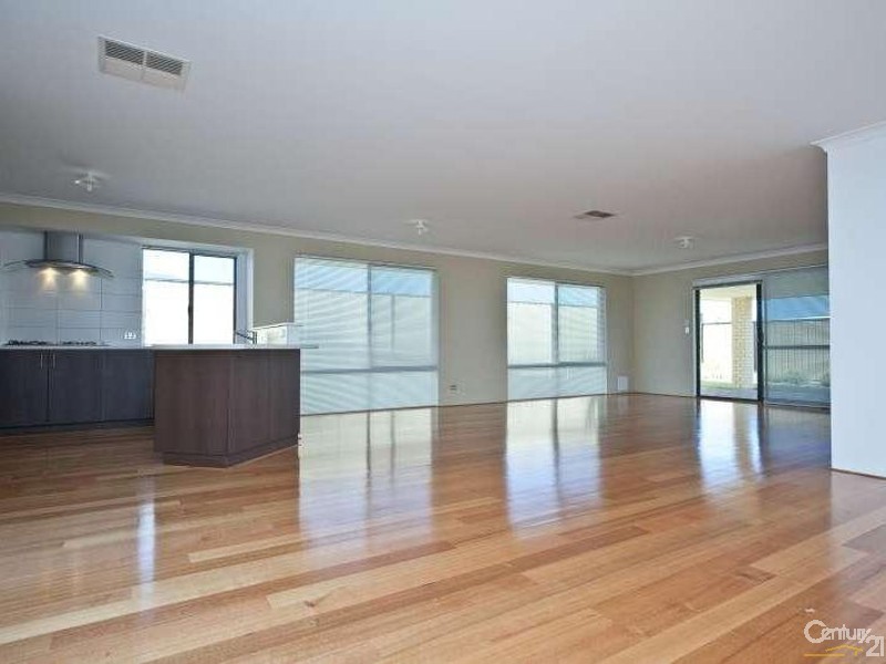 8  Lauderdale Ramble, Carramar WA 6031