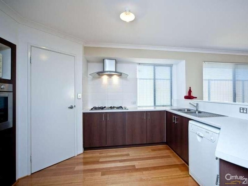 8  Lauderdale Ramble, Carramar WA 6031