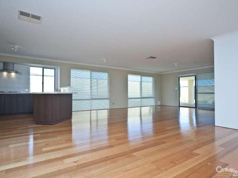 8  Lauderdale Ramble, Carramar WA 6031