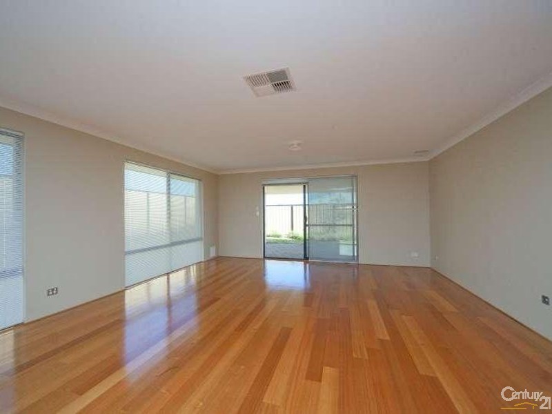 8  Lauderdale Ramble, Carramar WA 6031