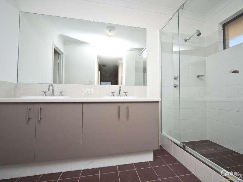 8  Lauderdale Ramble, Carramar WA 6031