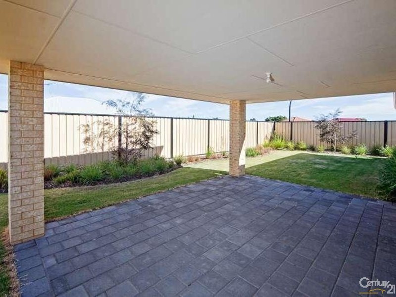 8  Lauderdale Ramble, Carramar WA 6031