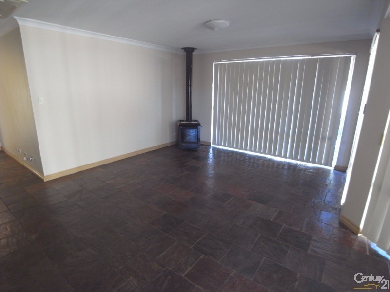 10 Breaksea Way, Ridgewood WA 6030