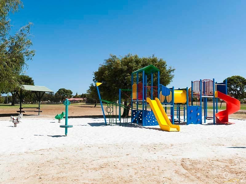 2 Tallinn Loop, Mindarie WA 6030