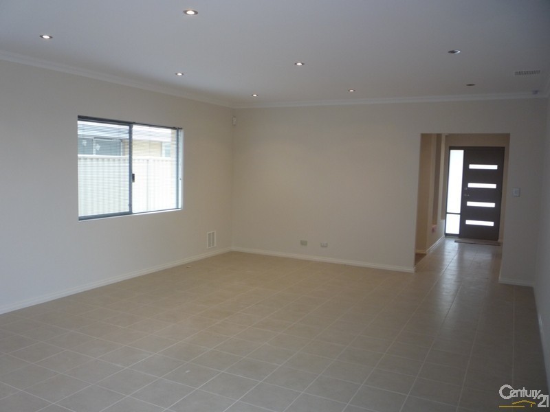 16  Bluewater Drive, Alkimos WA 6038