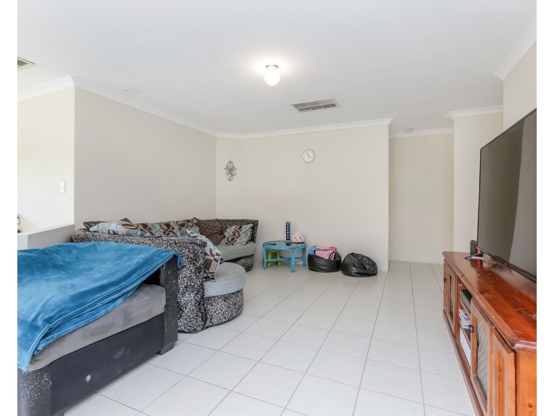 8 Warnford Street, Butler WA 6036