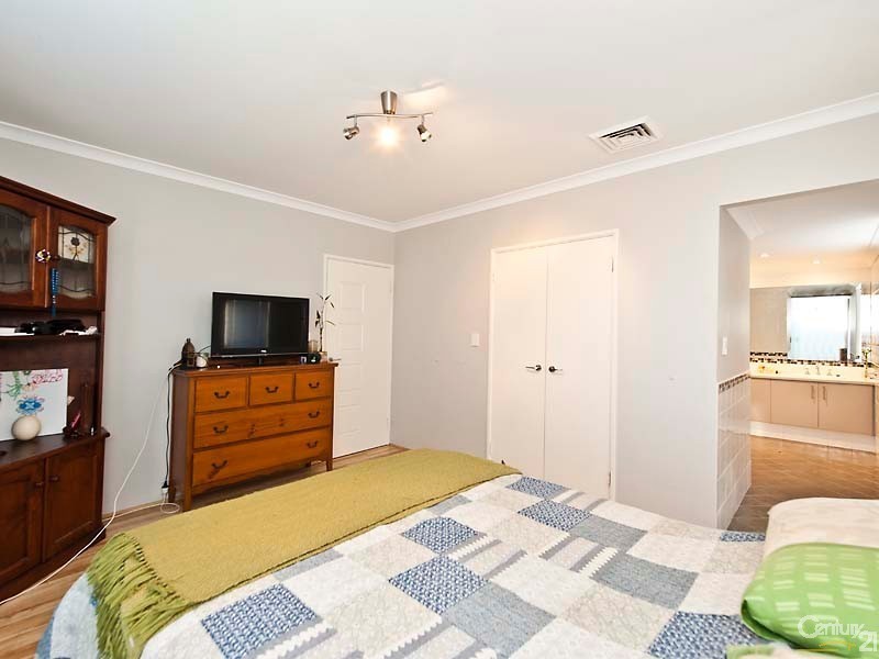 63 Seaside Ave, Yanchep WA 6035