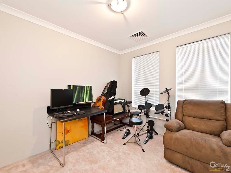 63 Seaside Ave, Yanchep WA 6035