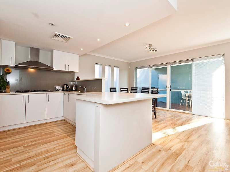 63 Seaside Ave, Yanchep WA 6035