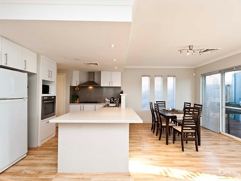 63 Seaside Ave, Yanchep WA 6035