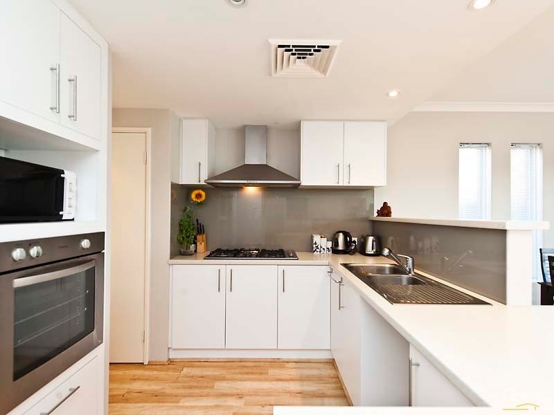 63 Seaside Ave, Yanchep WA 6035