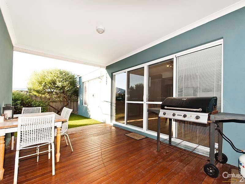 63 Seaside Ave, Yanchep WA 6035