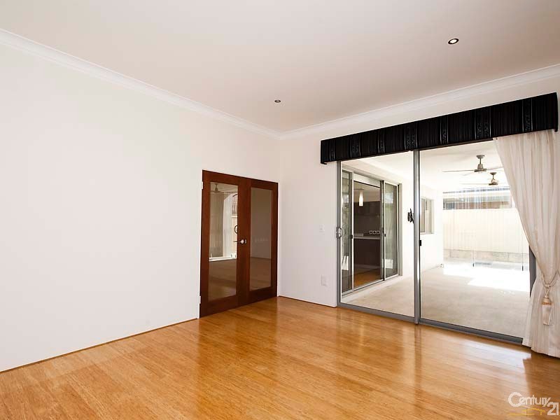 20 Quarram Cres, Burns Beach WA 6028