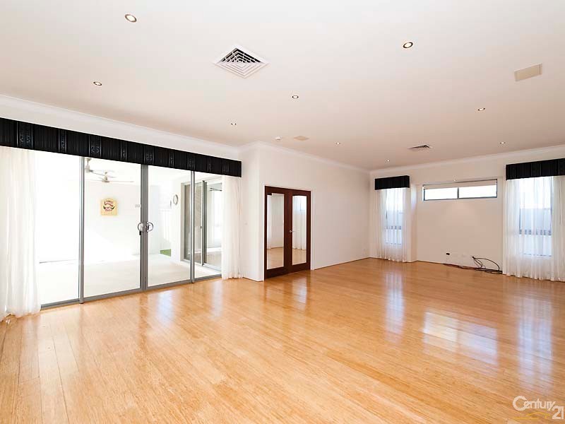 20 Quarram Cres, Burns Beach WA 6028