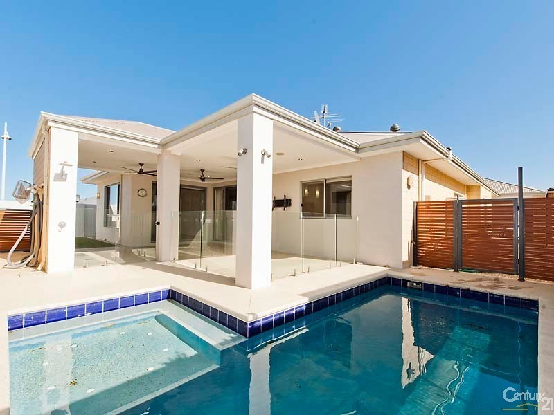 20 Quarram Cres, Burns Beach WA 6028