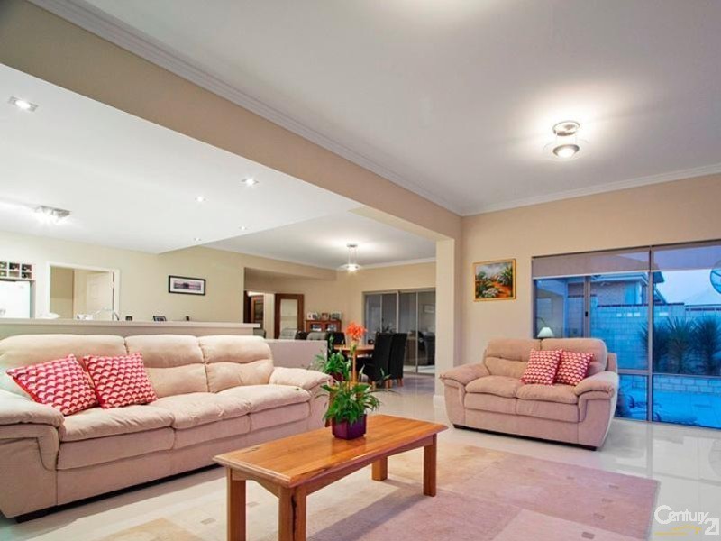 9 Tulsa Court, Mindarie WA 6030