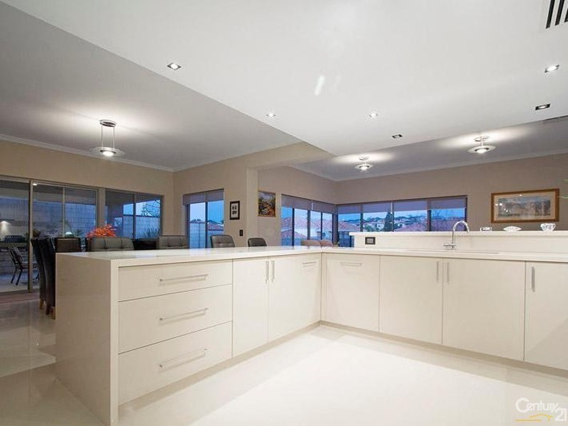 9 Tulsa Court, Mindarie WA 6030