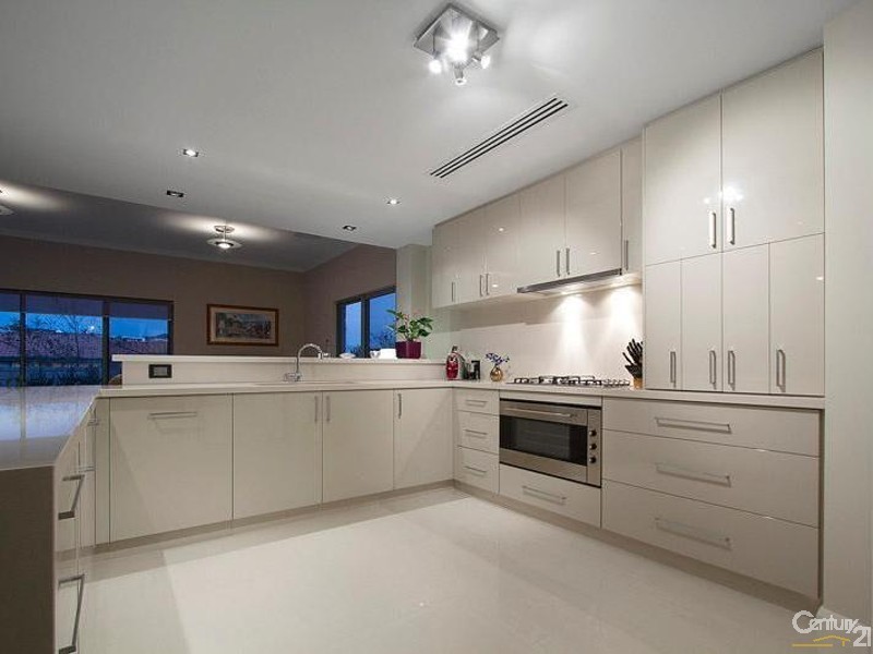 9 Tulsa Court, Mindarie WA 6030