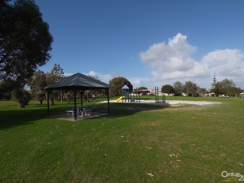 16 Holyhead Green, Mindarie WA 6030