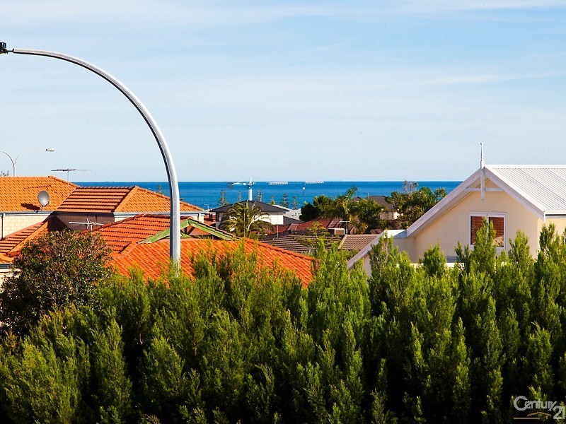 24 Holyhead Green, Mindarie WA 6030