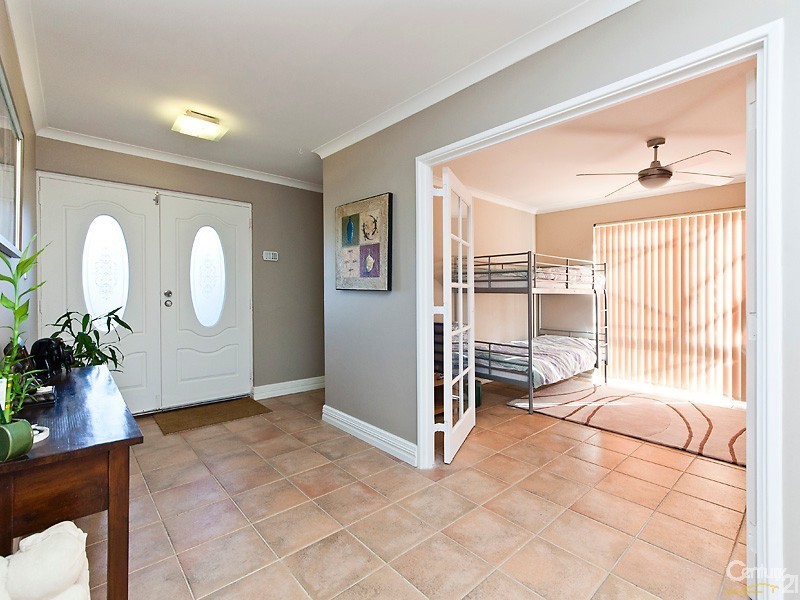 24 Holyhead Green, Mindarie WA 6030