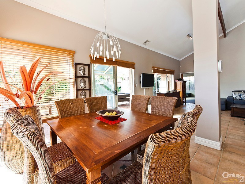 24 Holyhead Green, Mindarie WA 6030
