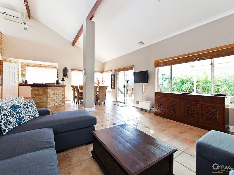 24 Holyhead Green, Mindarie WA 6030