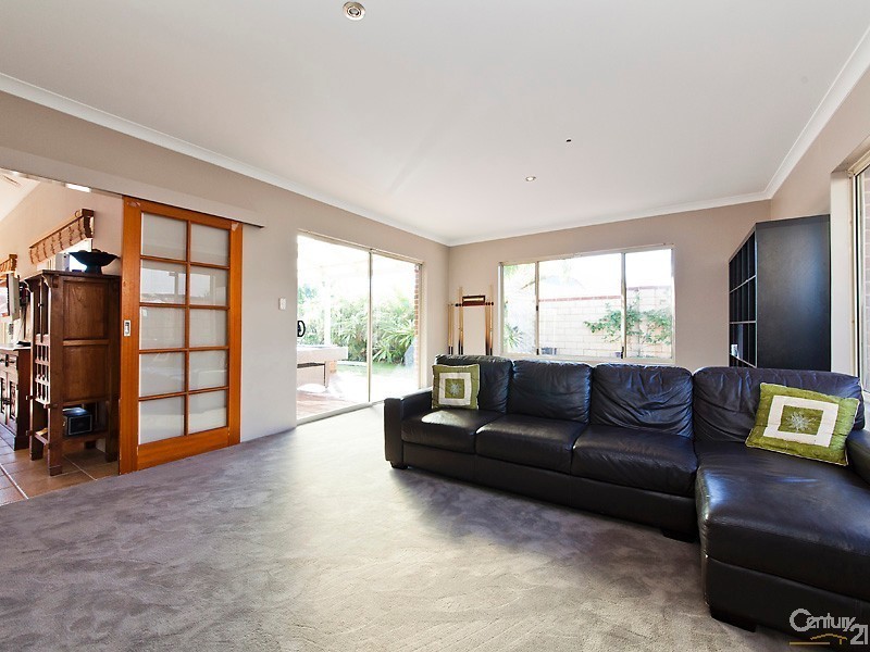 24 Holyhead Green, Mindarie WA 6030