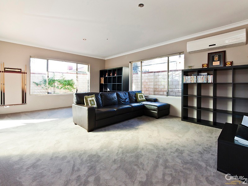 24 Holyhead Green, Mindarie WA 6030