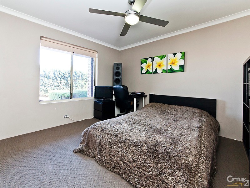 24 Holyhead Green, Mindarie WA 6030