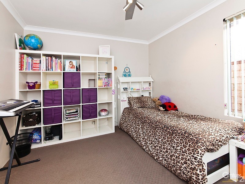 24 Holyhead Green, Mindarie WA 6030