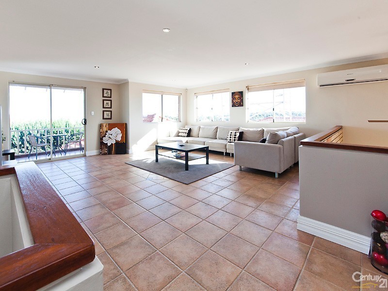 24 Holyhead Green, Mindarie WA 6030