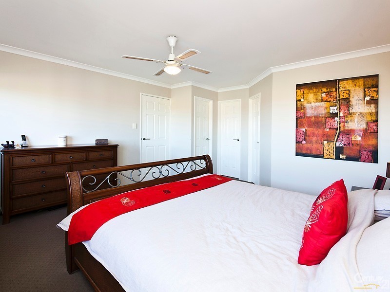 24 Holyhead Green, Mindarie WA 6030