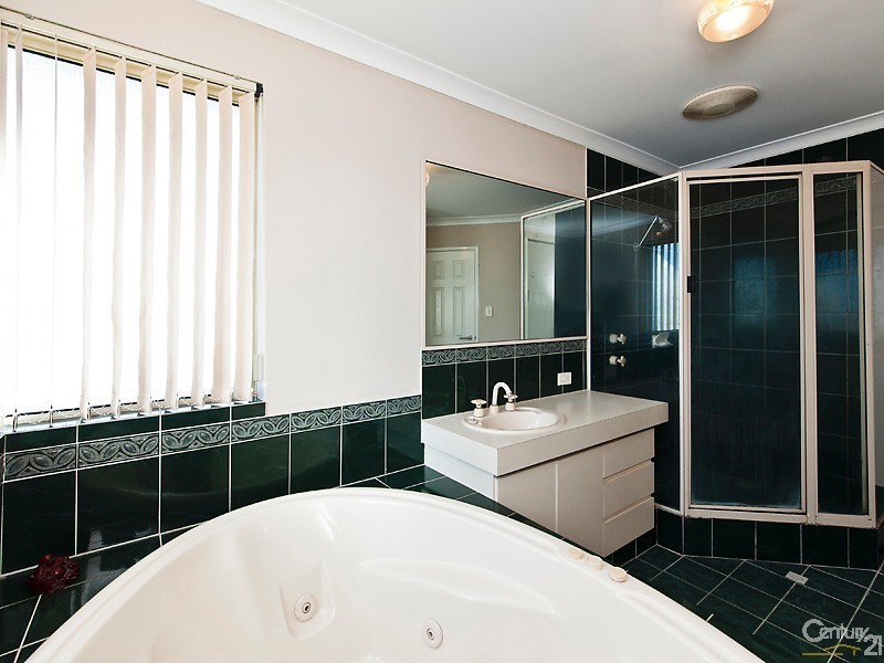 24 Holyhead Green, Mindarie WA 6030