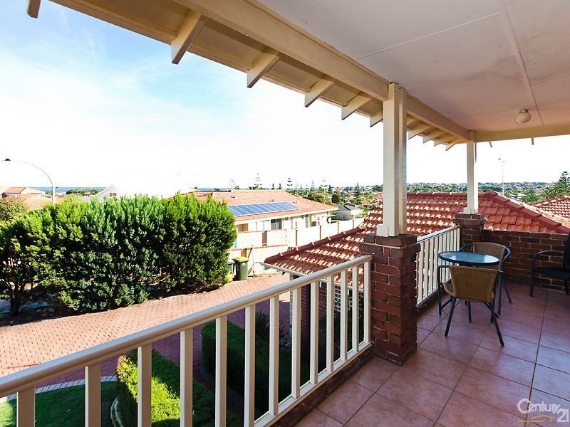 24 Holyhead Green, Mindarie WA 6030