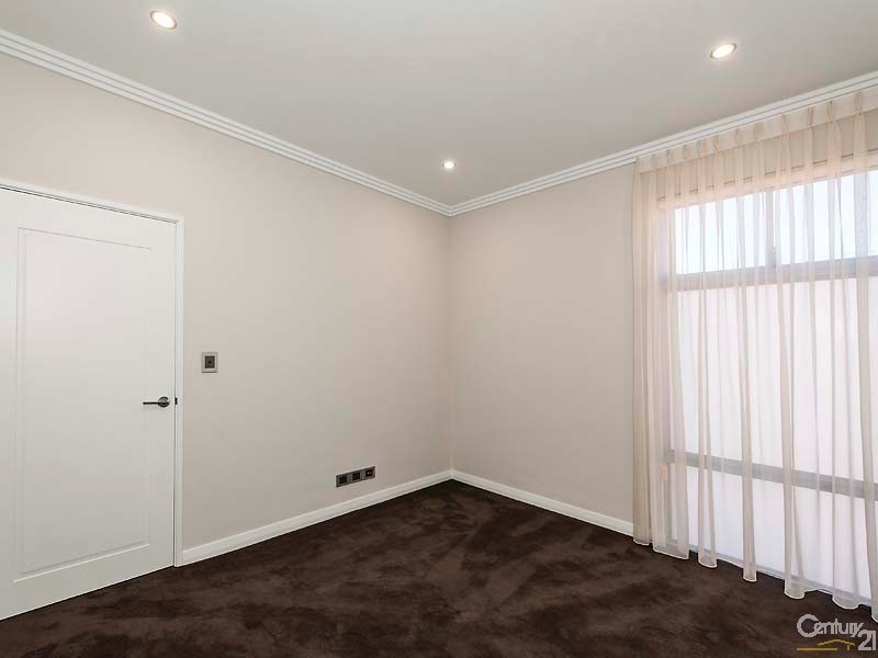 2/4 Itea Place, Mindarie WA 6030