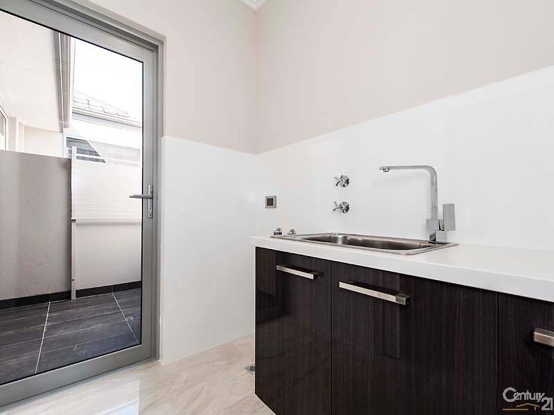 2/4 Itea Place, Mindarie WA 6030