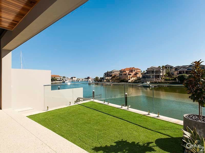 2/4 Itea Place, Mindarie WA 6030