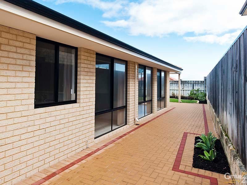 54 Dumaresq Loop, Quinns Rocks WA 6030