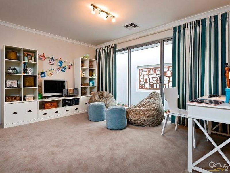 12 Topsail Loop, Alkimos WA 6038