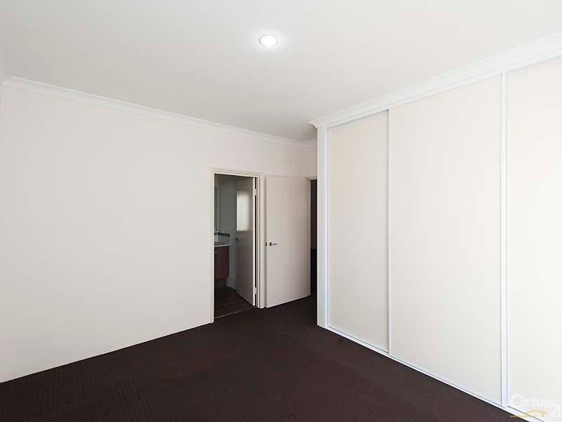18 Nashville Loop, Currambine WA 6028