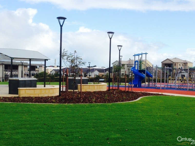 18 Nashville Loop, Currambine WA 6028